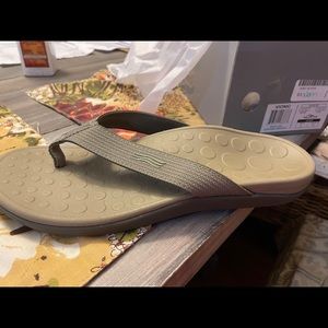 Vionic wave flip flops